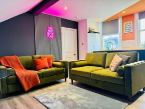 Free Parking I Two Bedroom Flat Next To Beach I Sleep 9